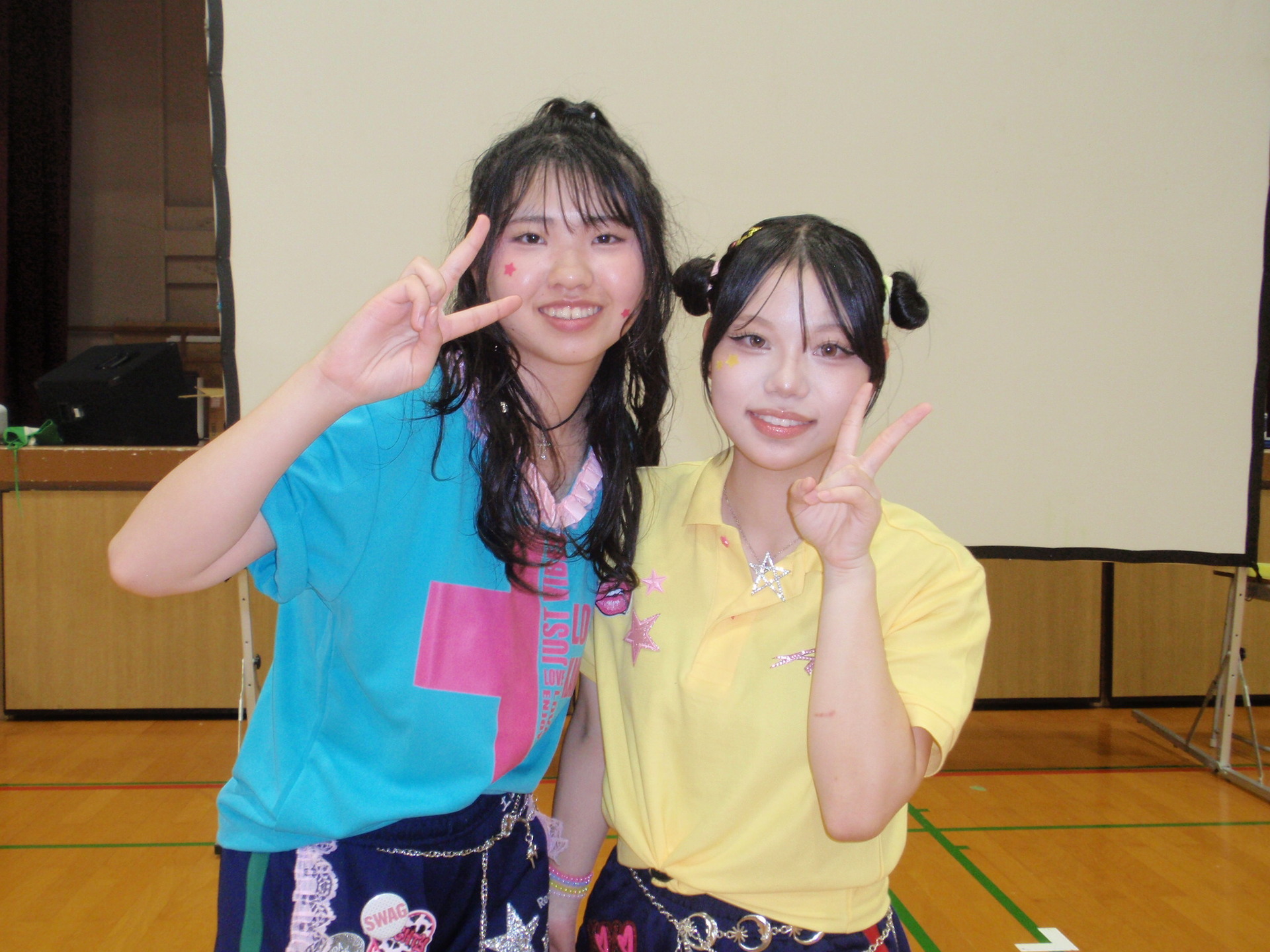 ４